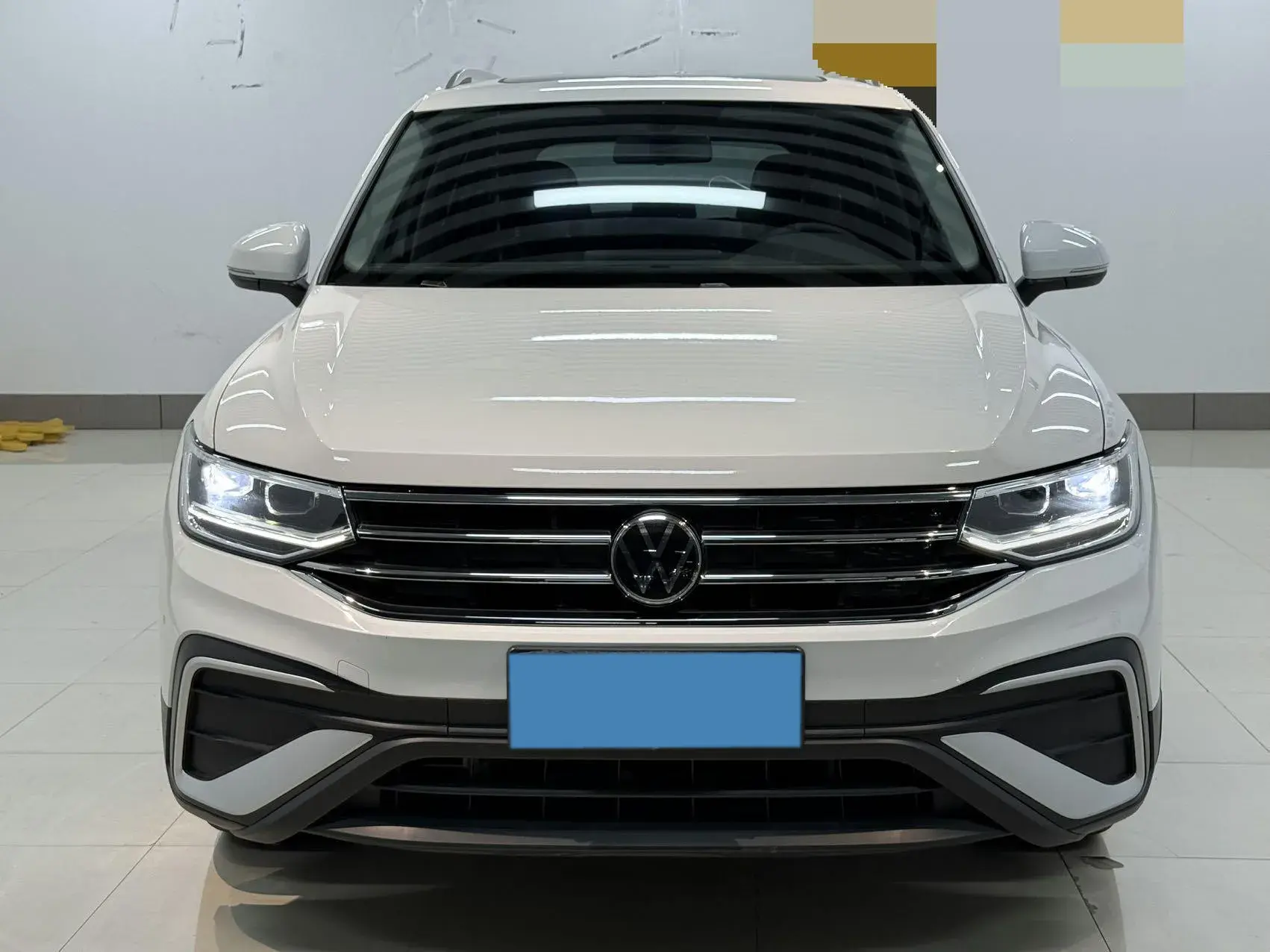 2023 VOLKSWAGEN TIGUAN thumbnail 2