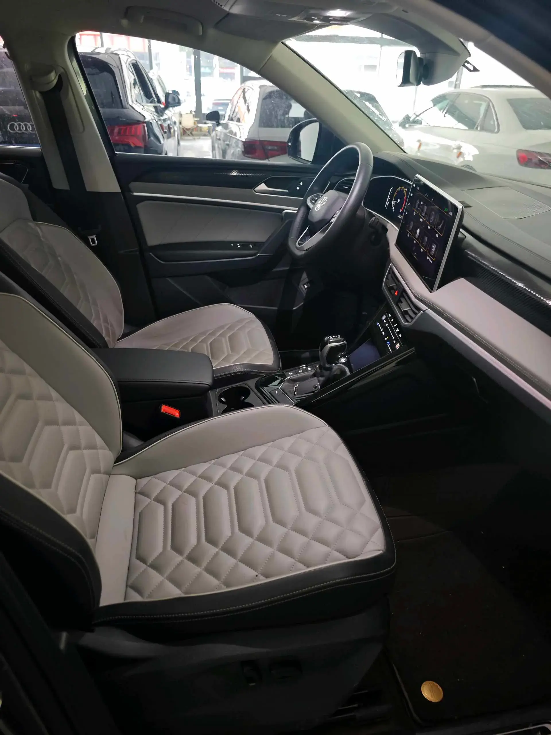 2023 VOLKSWAGEN TAYRON thumbnail 4