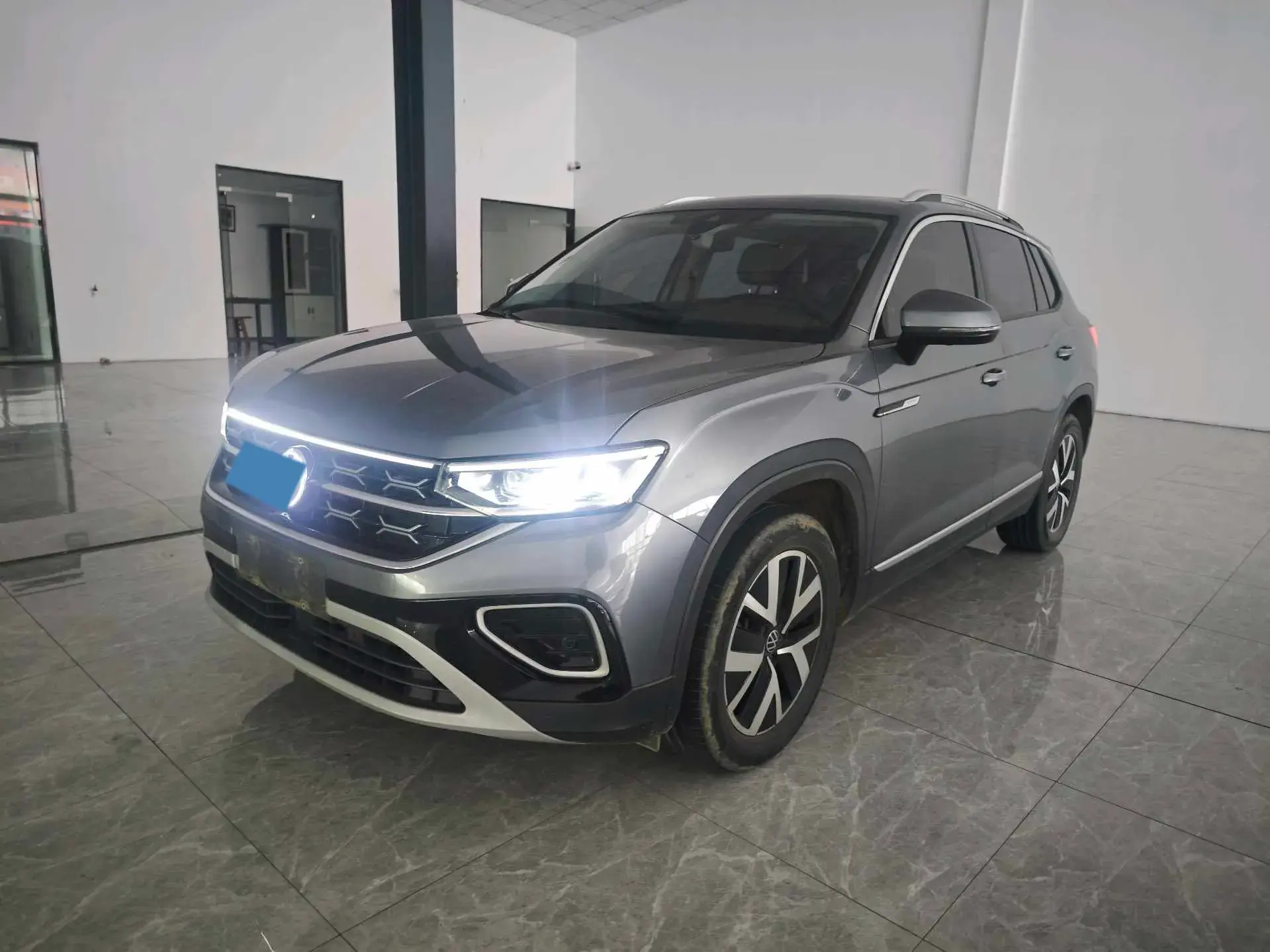 2023 VOLKSWAGEN TAYRON view 1