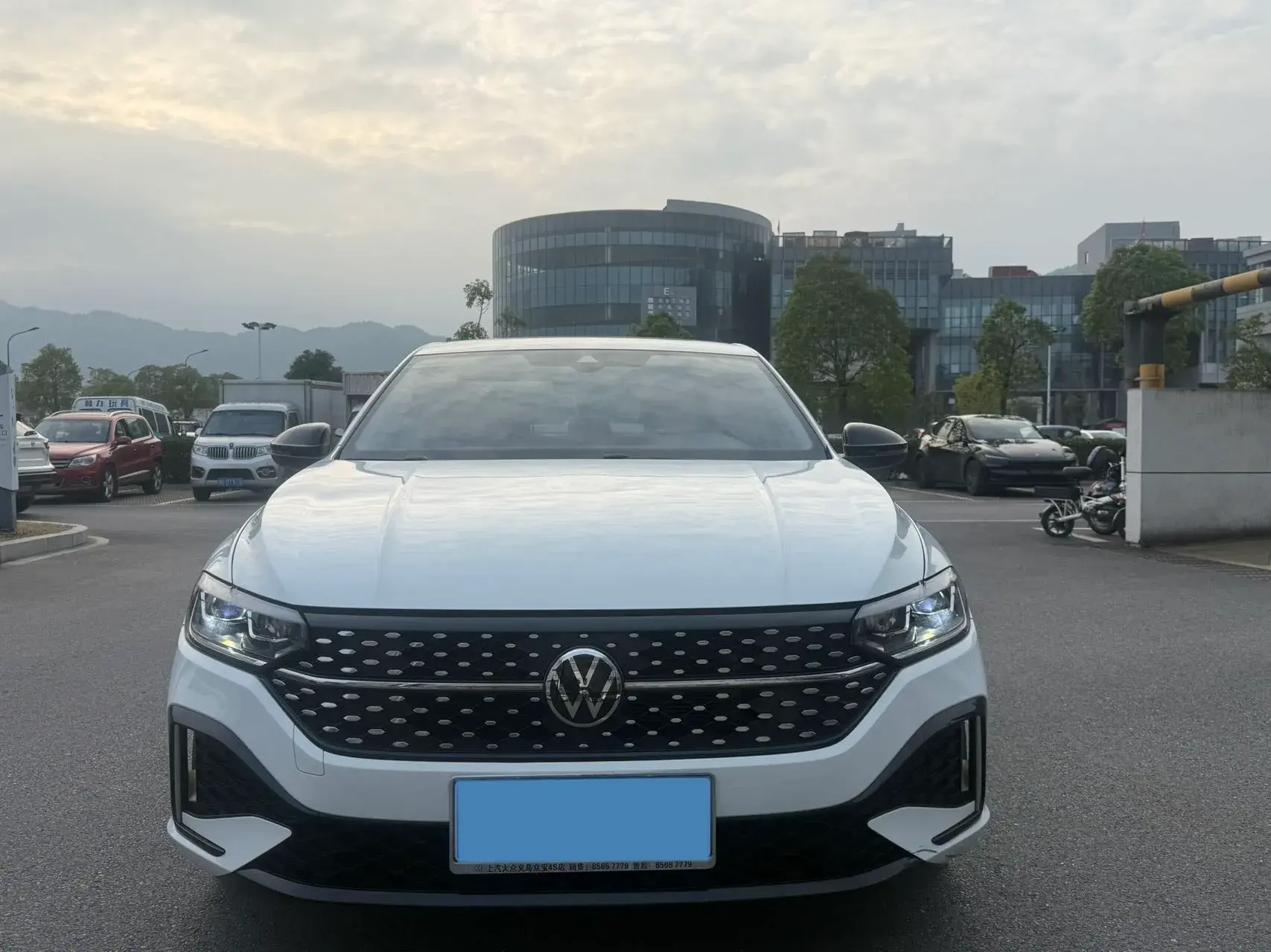 2023 VOLKSWAGEN LAVIDA thumbnail 3