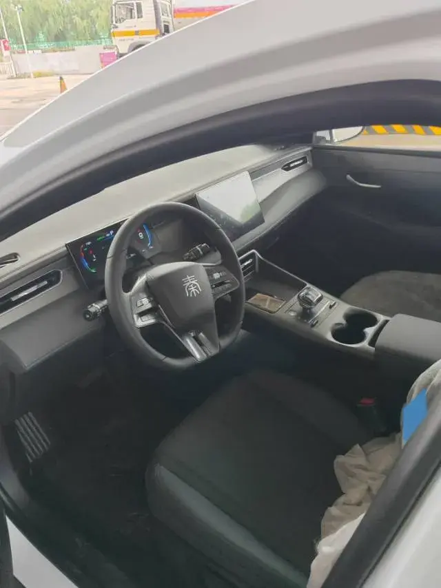 2025 BYD QIN thumbnail 4