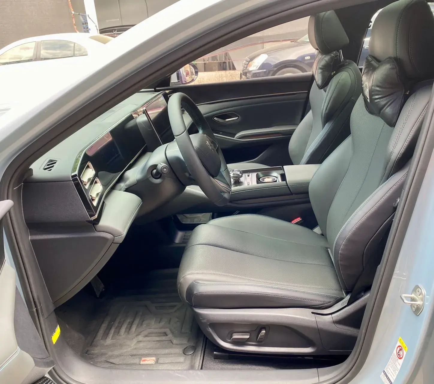 2024 BYD QINL thumbnail 4