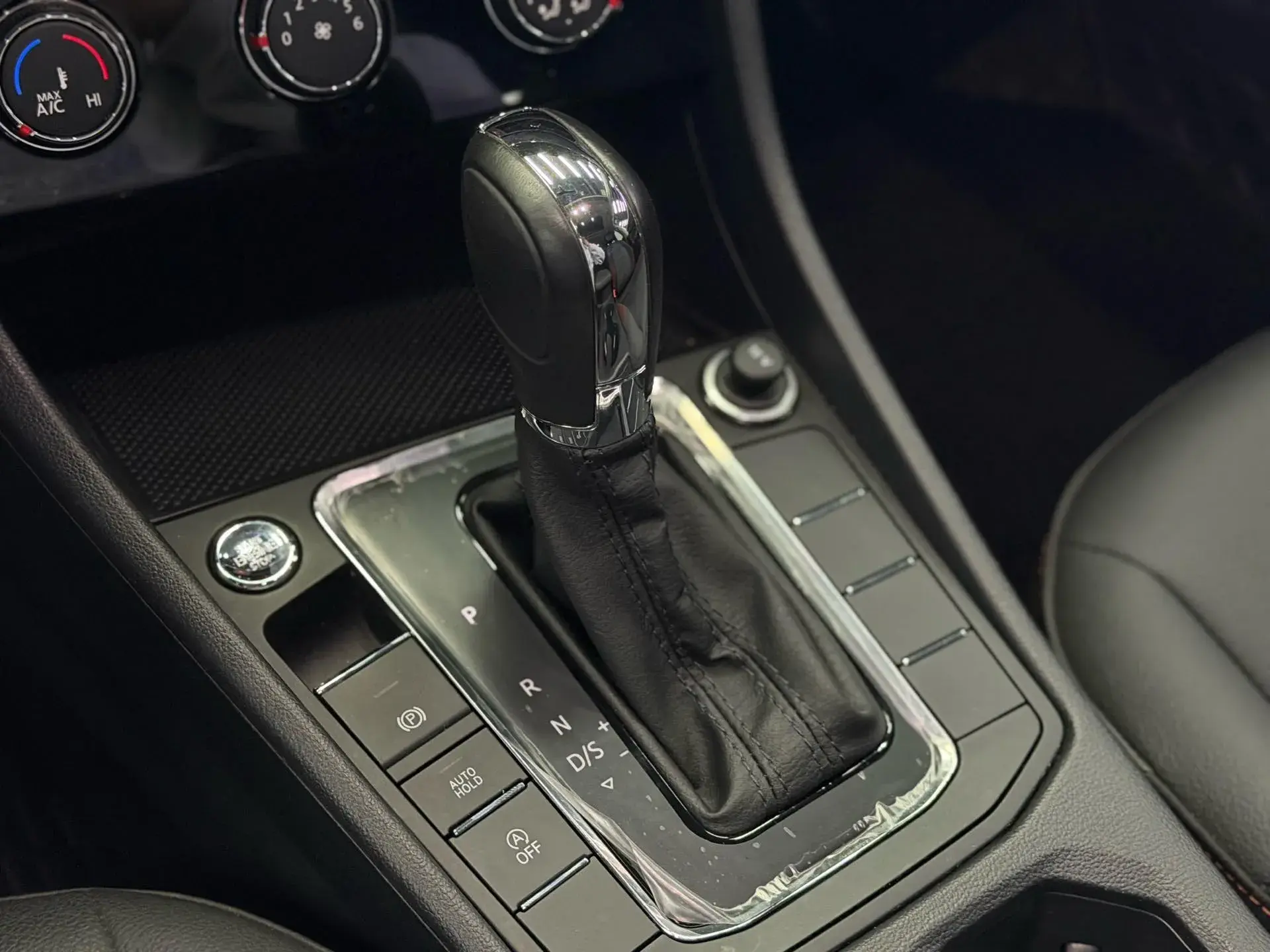 2021 VOLKSWAGEN BORA thumbnail 4