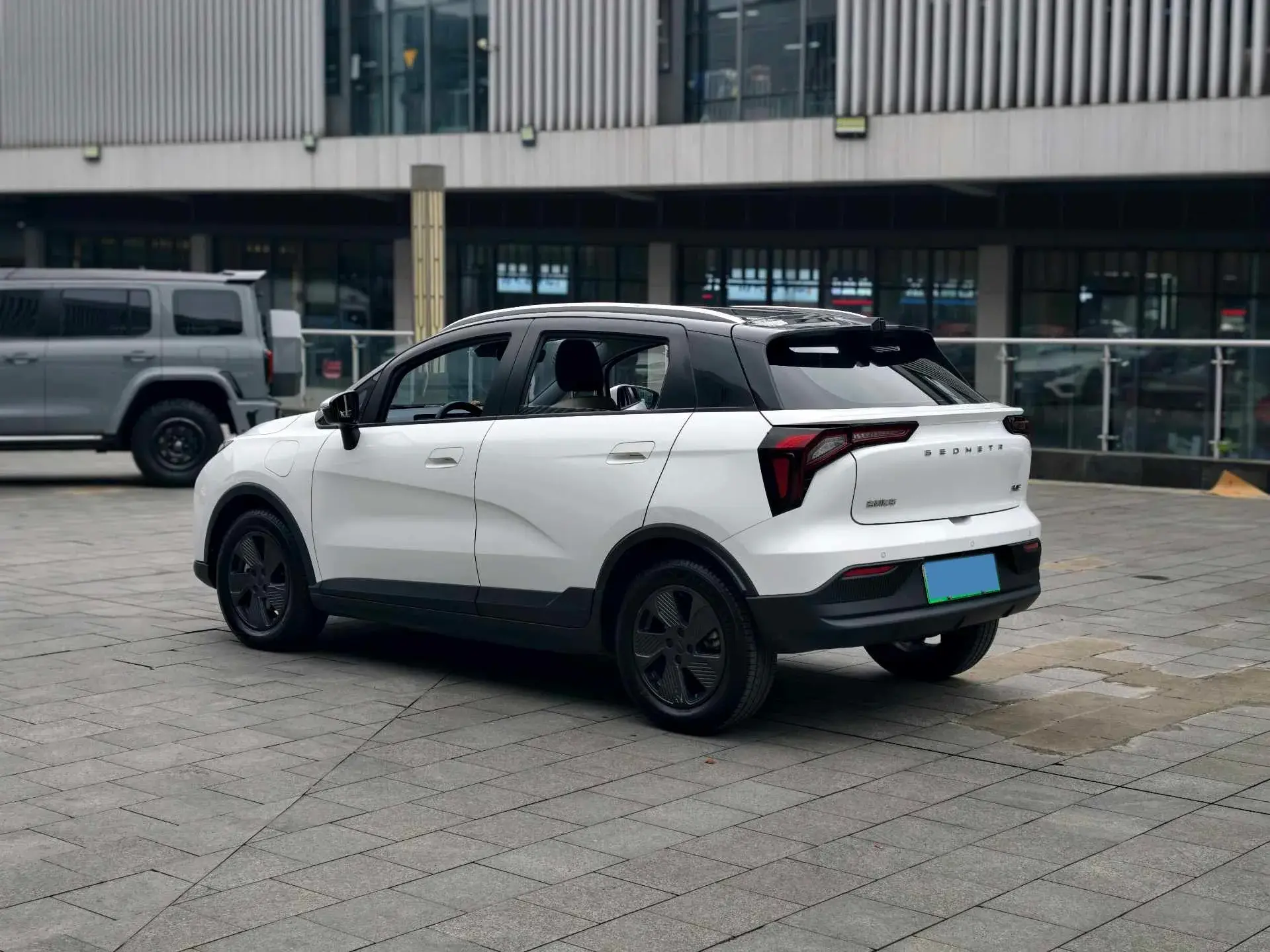 2022 GEOMETRY E thumbnail 4