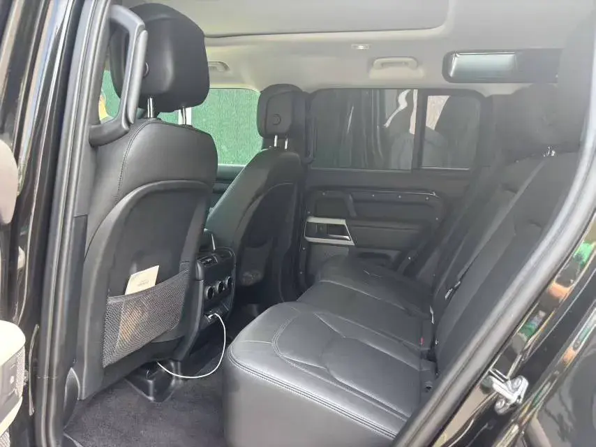 2024 LAND ROVER thumbnail 4