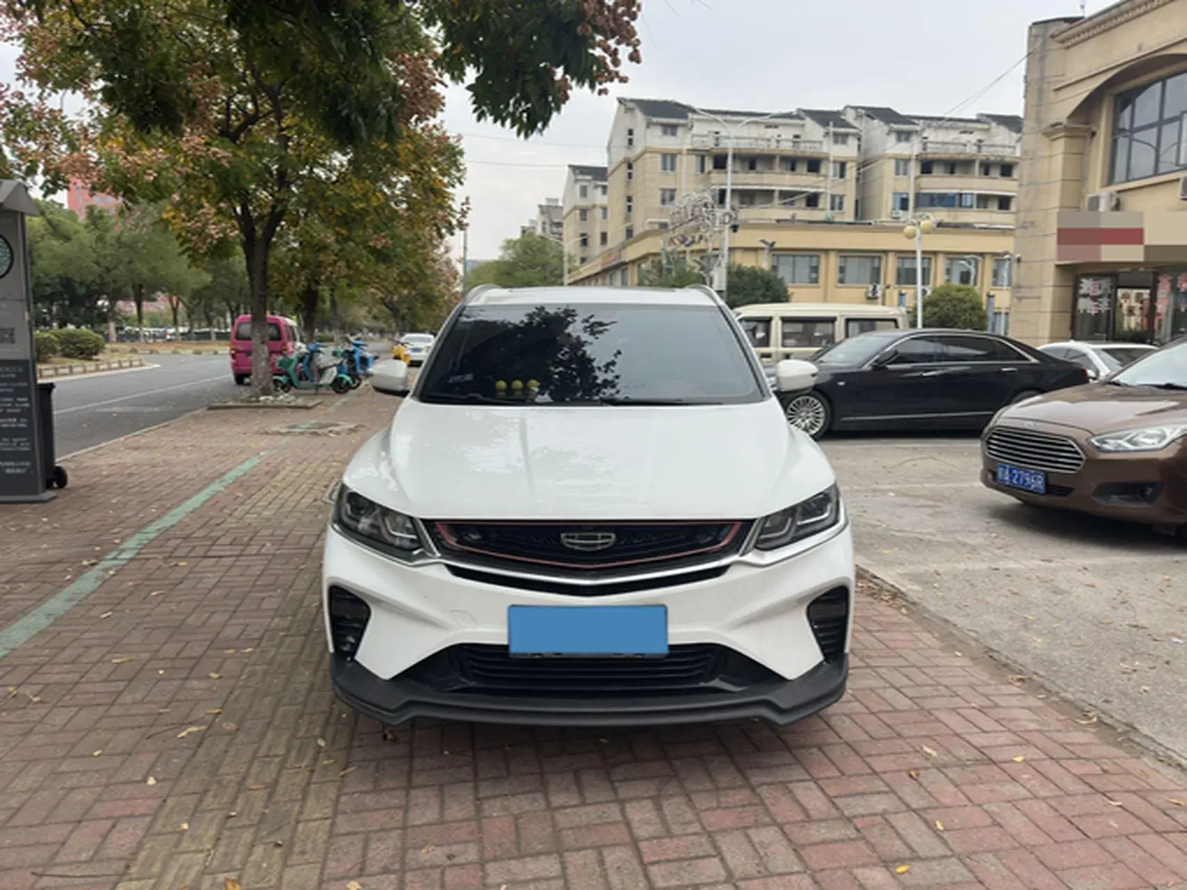 2019 GEELY COOLRAY thumbnail 2