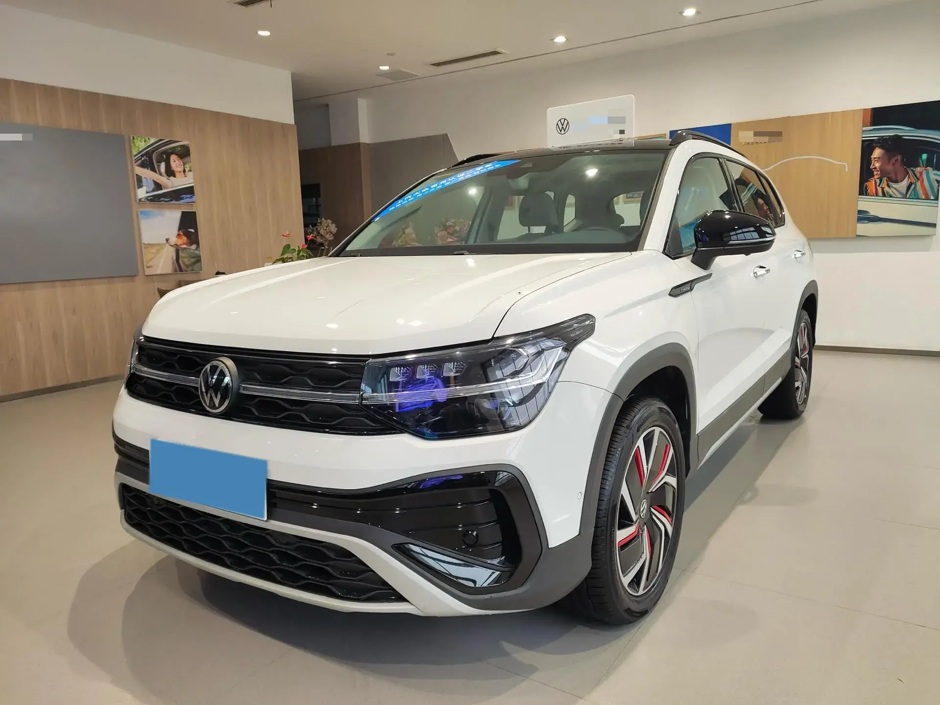 2024 VOLKSWAGEN THARU view 1