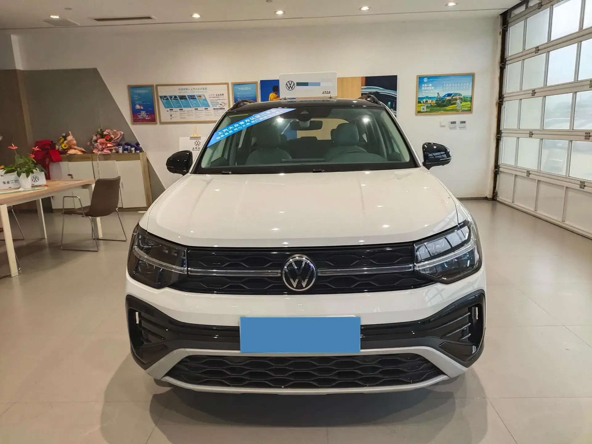 2024 VOLKSWAGEN THARU thumbnail 2