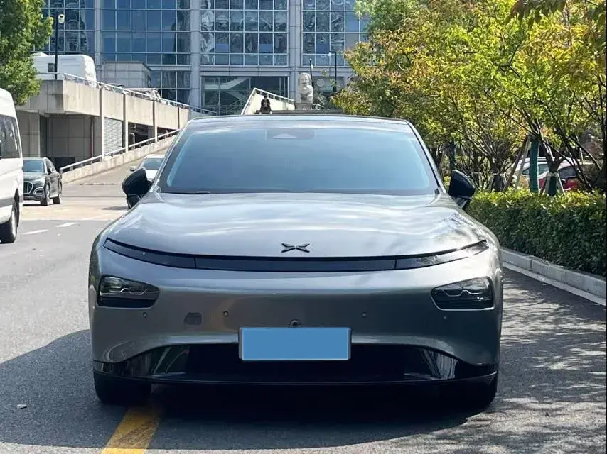 2022 XPENG P7 thumbnail 2