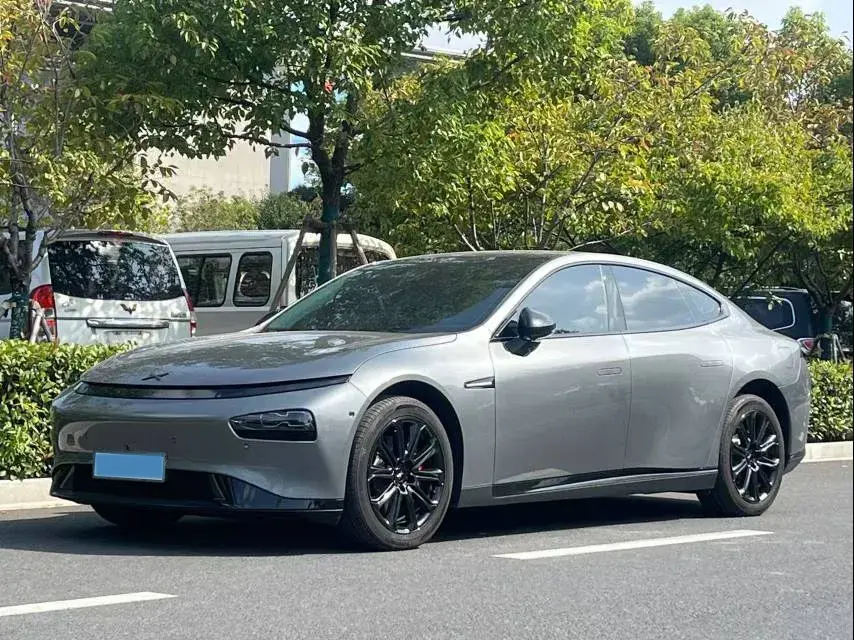 2022 XPENG P7 view 1
