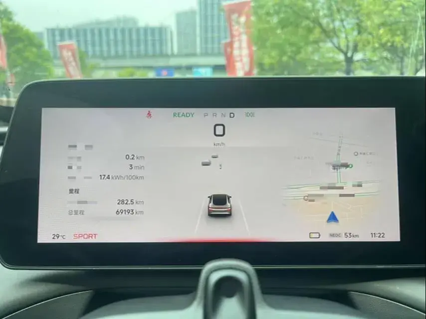 2022 XPENG P7 thumbnail 4