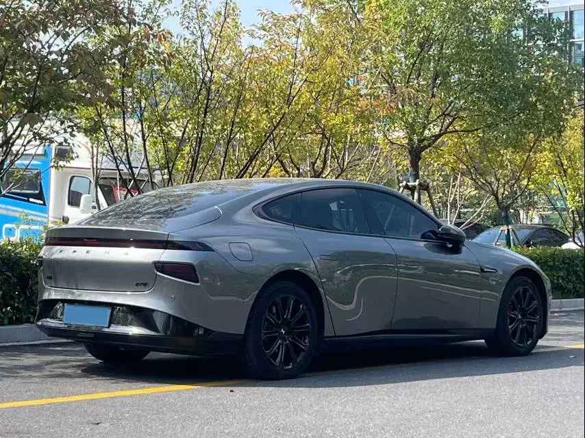 2022 XPENG P7 thumbnail 3