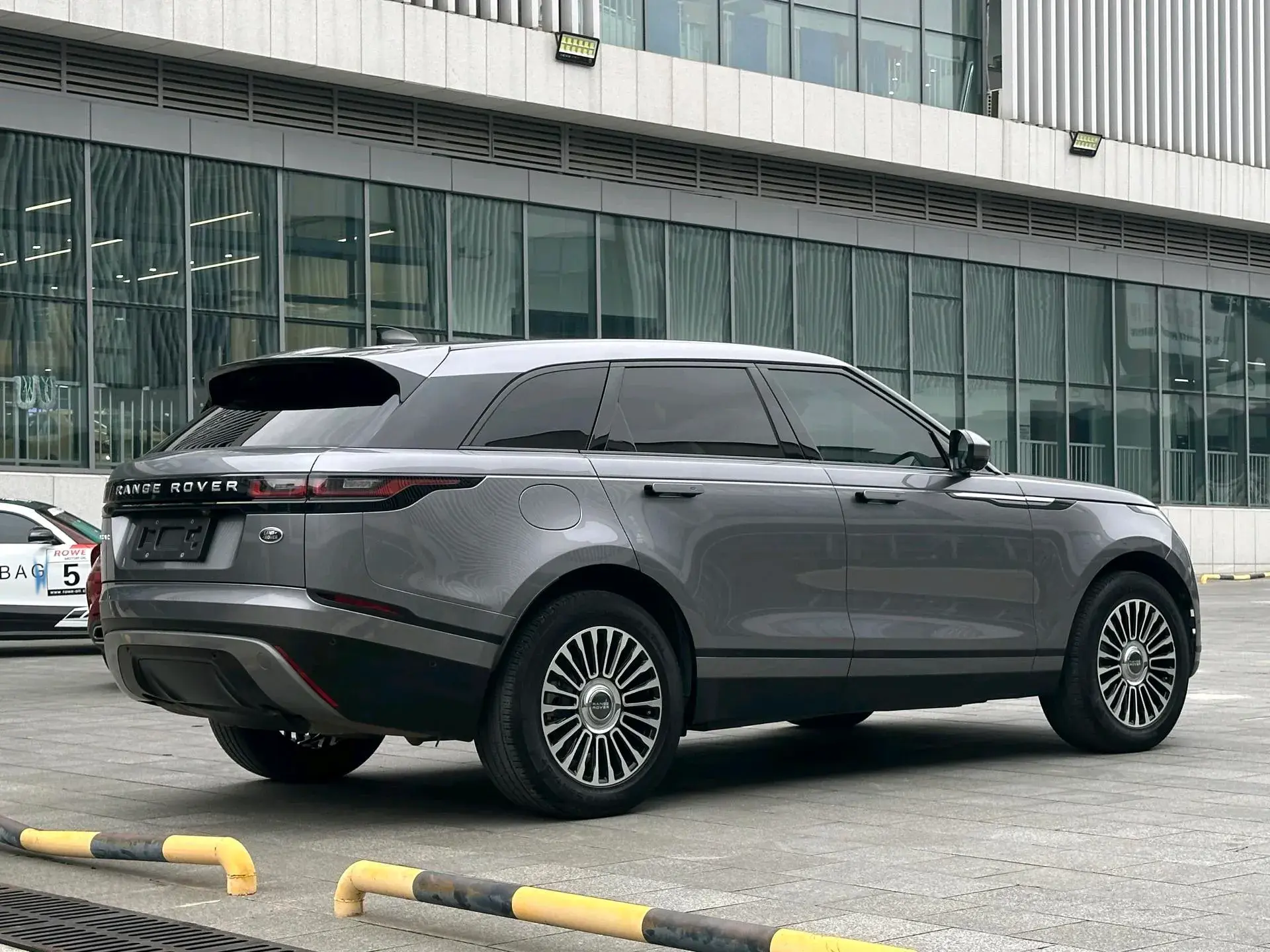 2020 LAND ROVER thumbnail 2