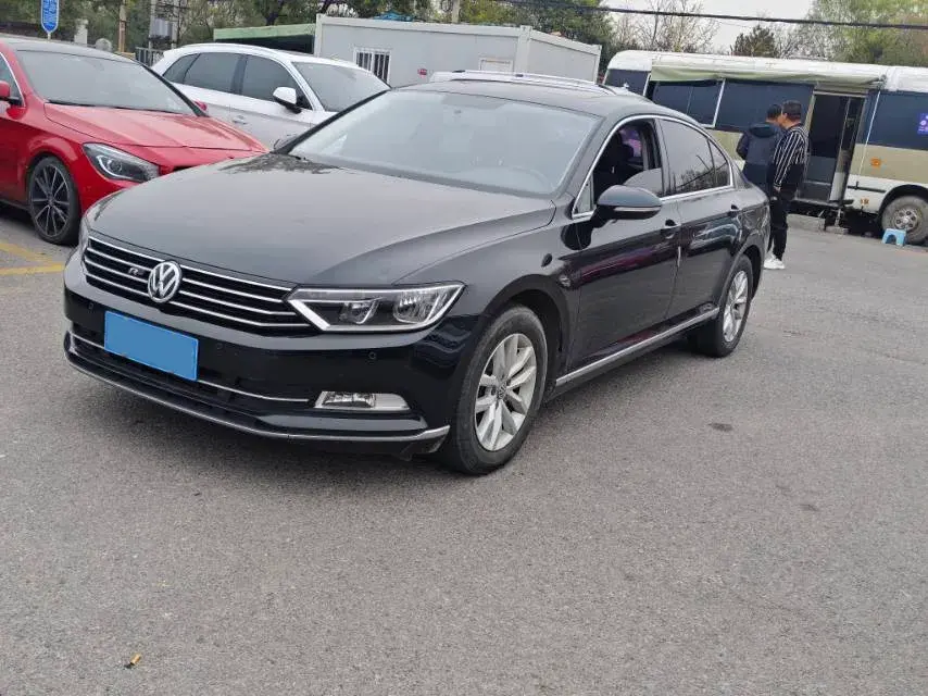 2018 VOLKSWAGEN MAGOTAN view 1