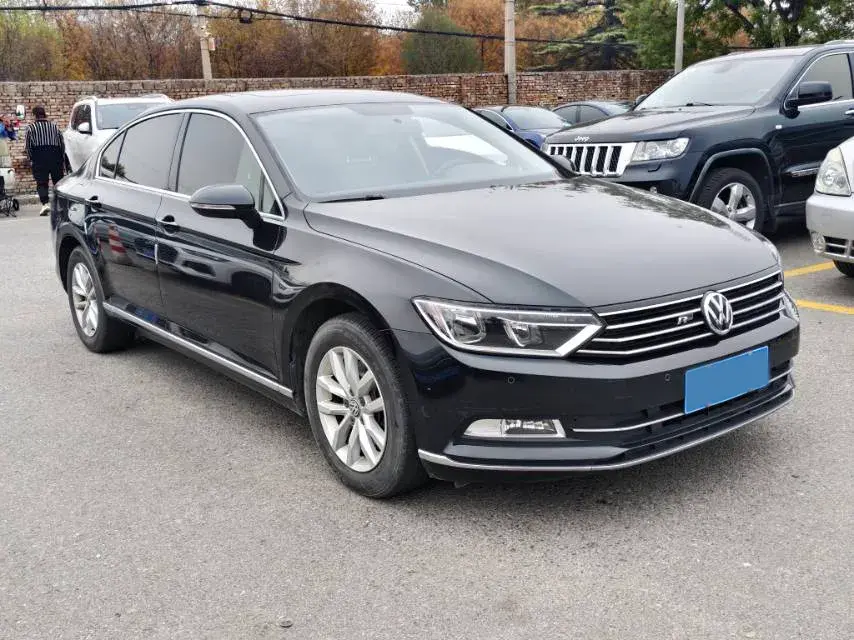 2018 VOLKSWAGEN MAGOTAN thumbnail 3