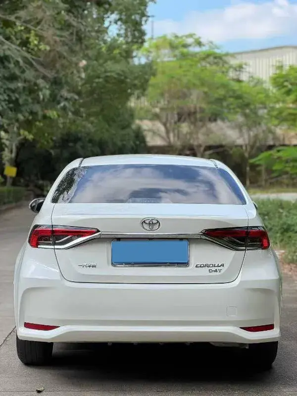 2019 TOYOTA COROLLA thumbnail 3