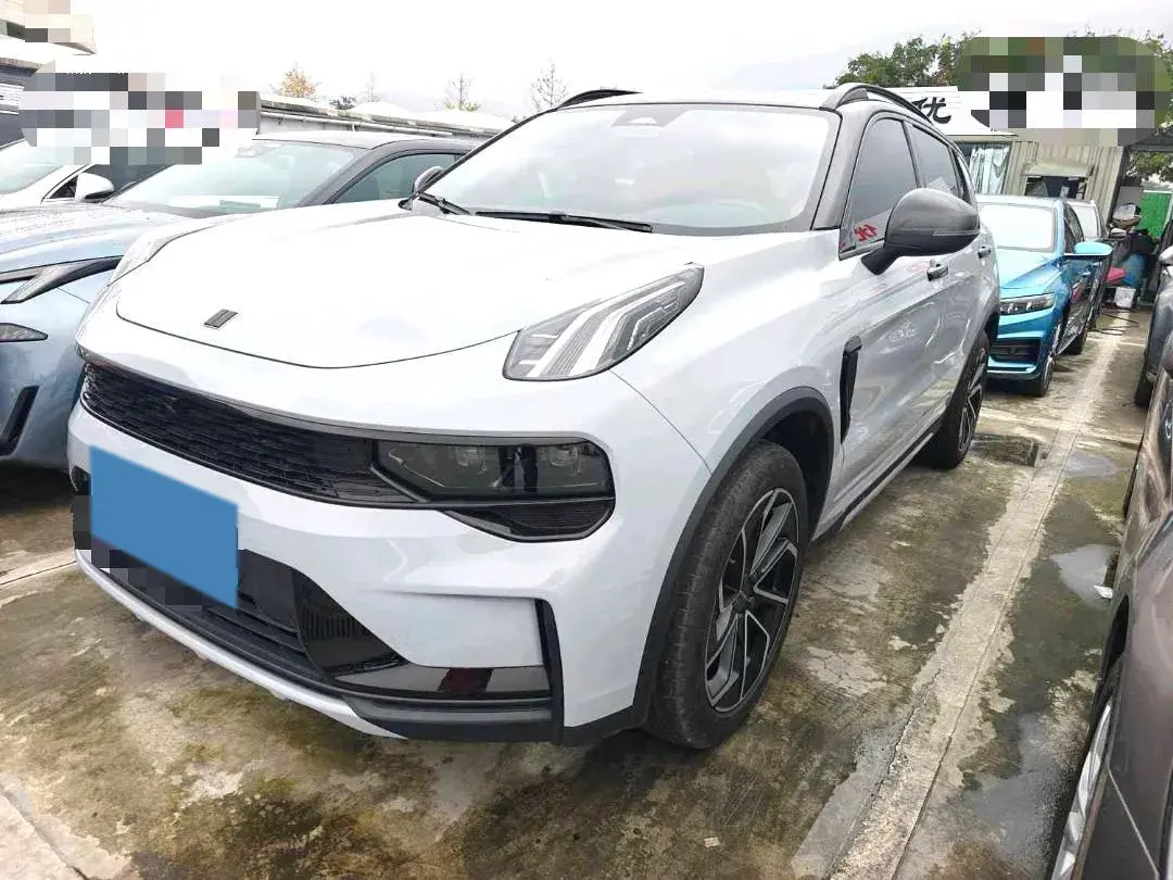 2022 LYNK&CO 01 view 1