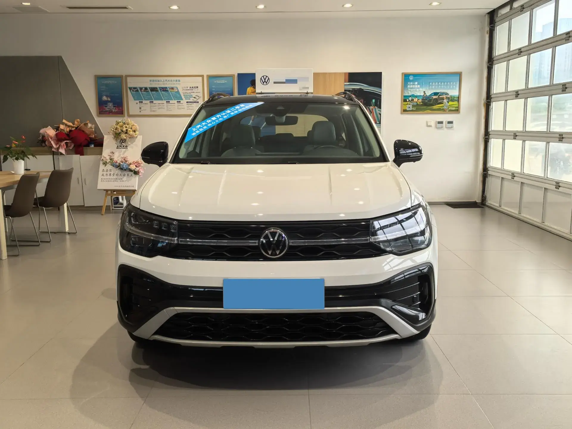 2024 VOLKSWAGEN THARU thumbnail 2