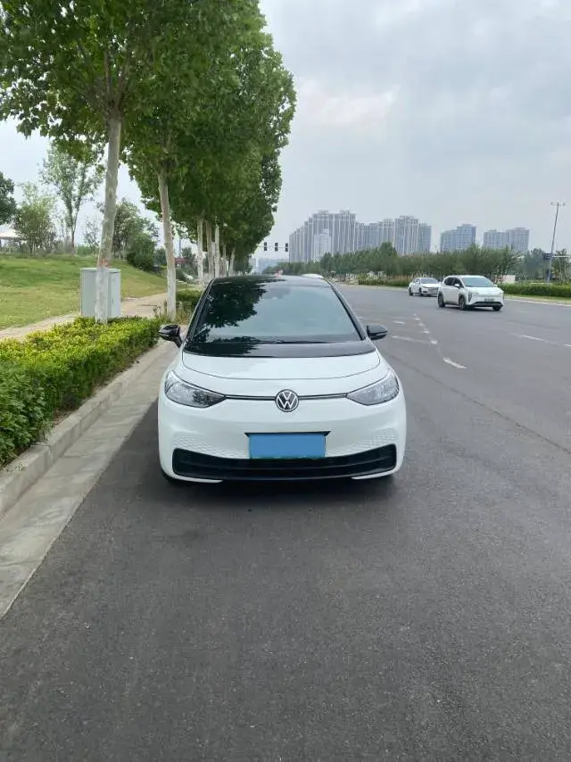2024 VOLKSWAGEN ID.3 thumbnail 3