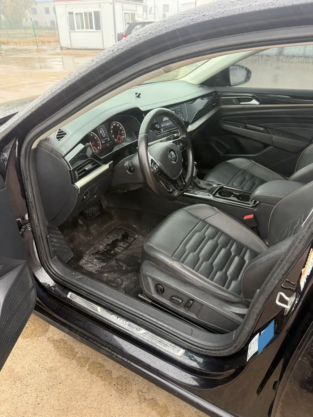 2019 VOLKSWAGEN PASSAT thumbnail 3