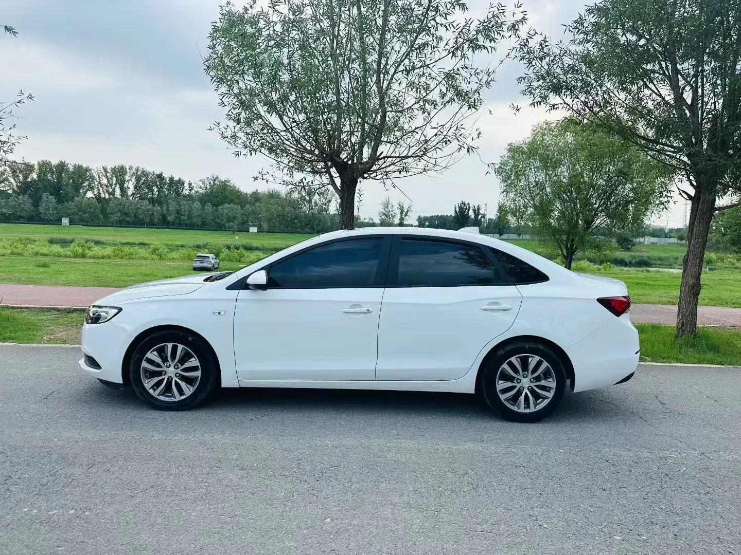 2019 BUICK EXCELLE thumbnail 4