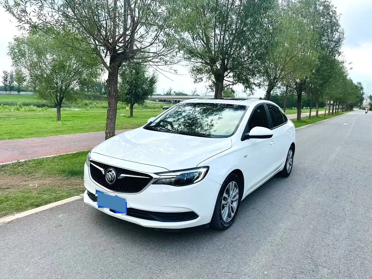 2019 BUICK EXCELLE view 1