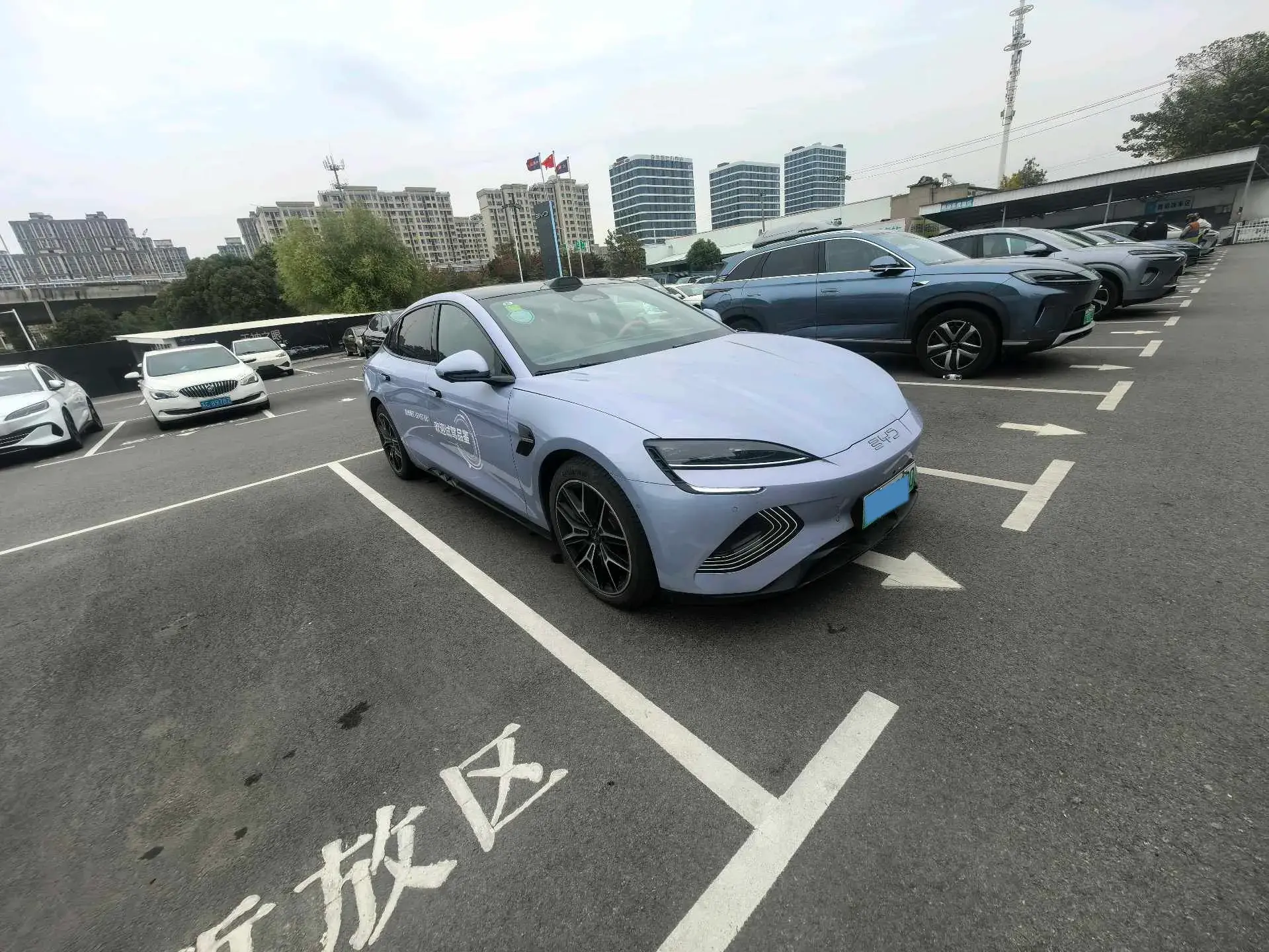 2025 BYD SEAL thumbnail 4