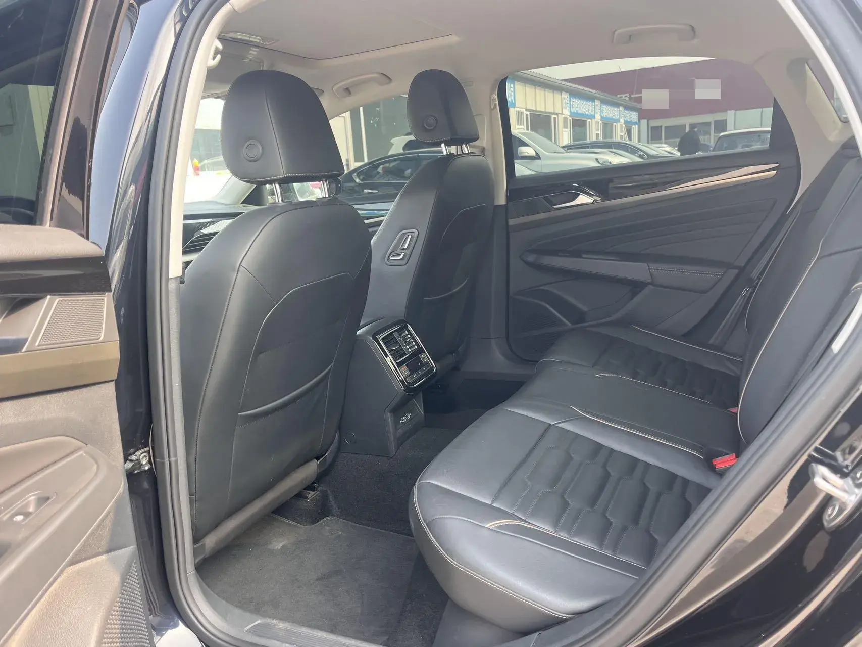 2019 VOLKSWAGEN PASSAT thumbnail 4