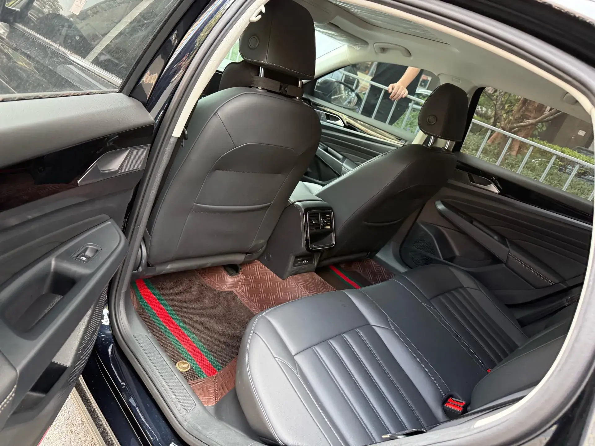 2024 VOLKSWAGEN PASSAT thumbnail 4