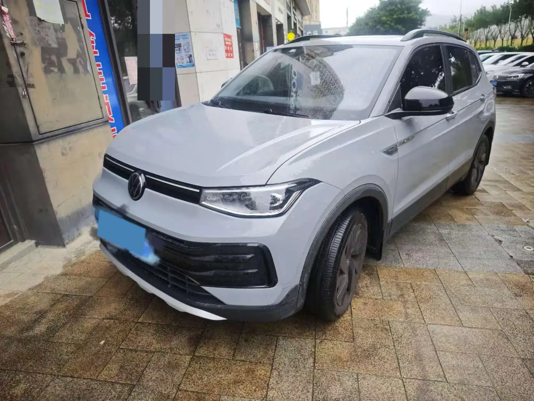 2025 VOLKSWAGEN THARU view 1