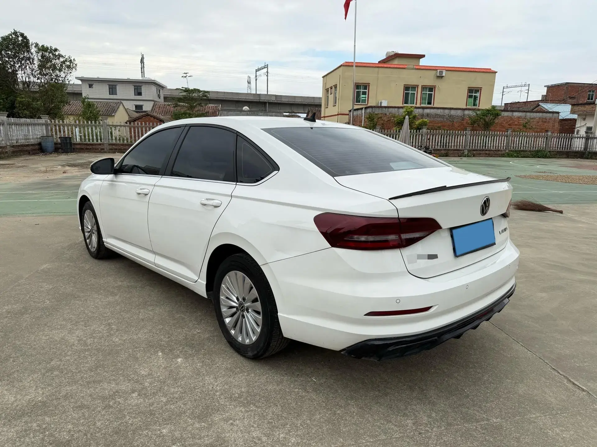 2021 VOLKSWAGEN LAVIDA thumbnail 4