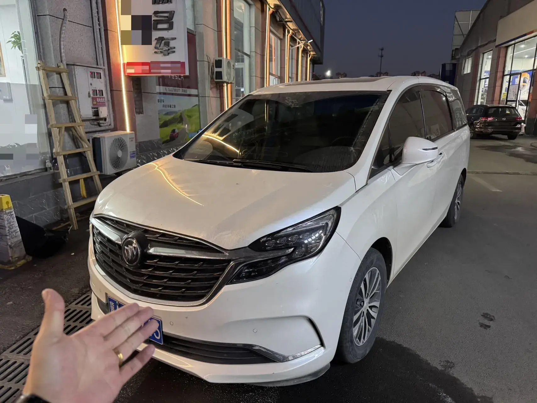 2021 BUICK GL8 view 1