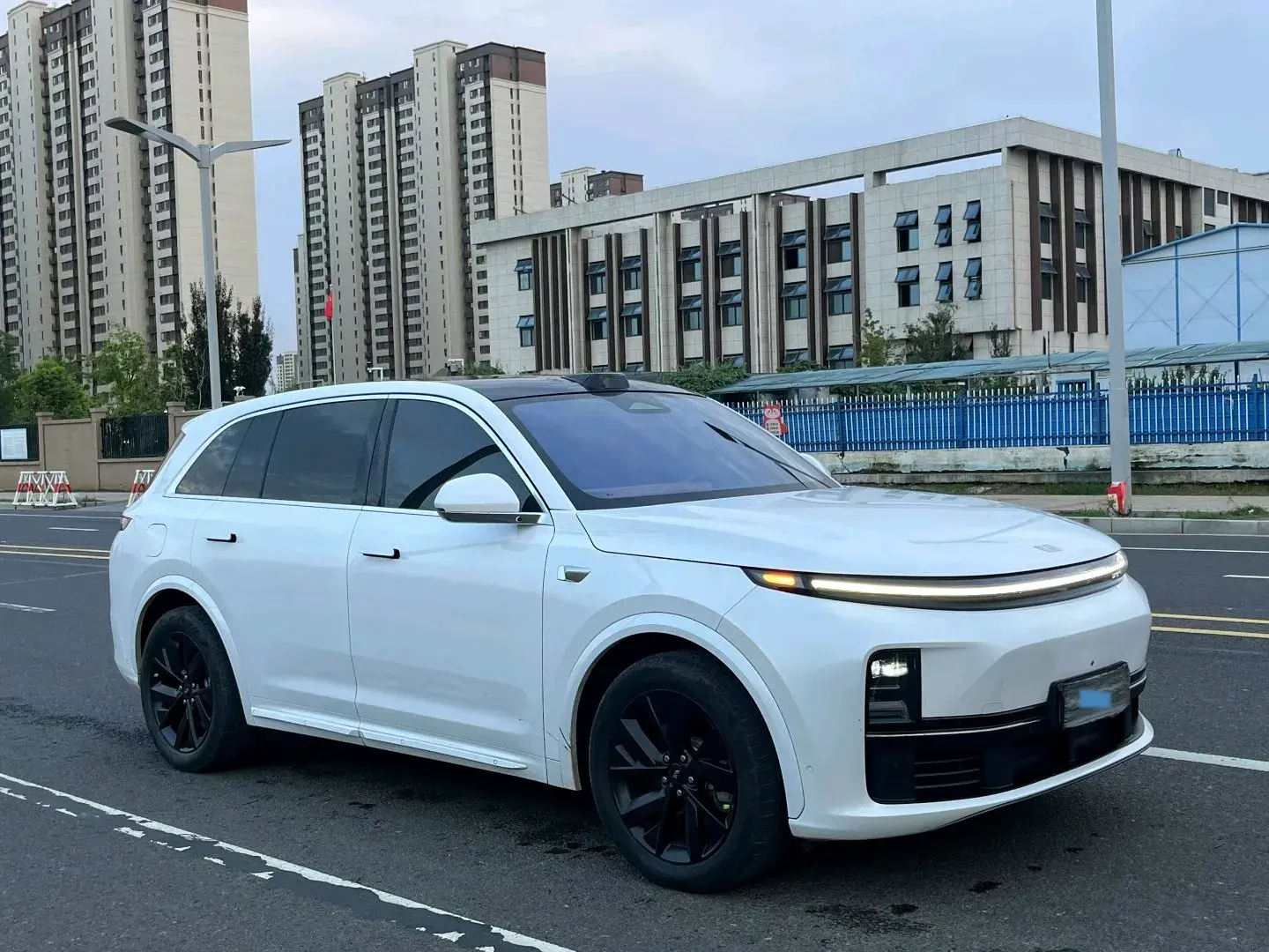 2023 LI L7 thumbnail 2