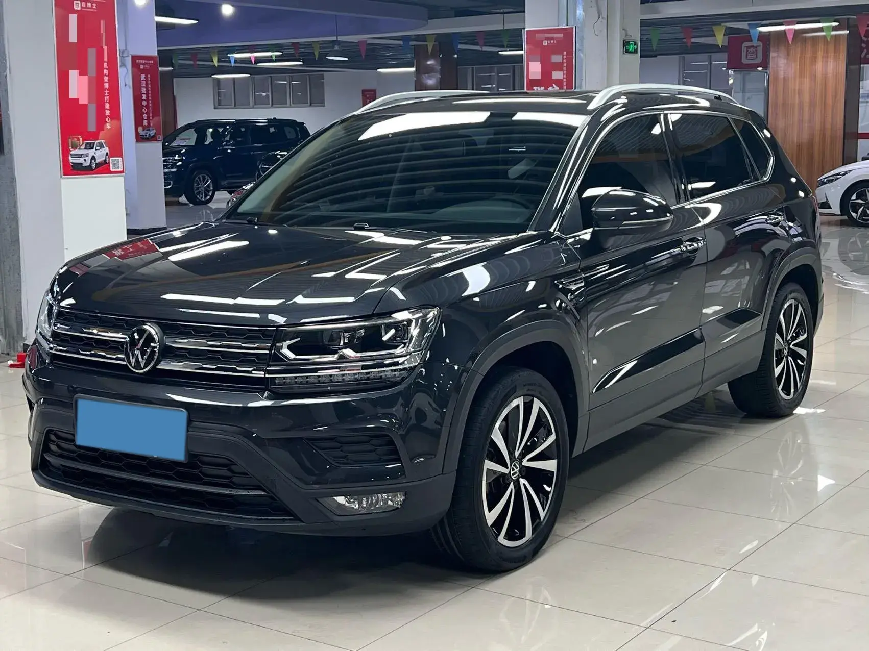 2021 VOLKSWAGEN THARU view 1