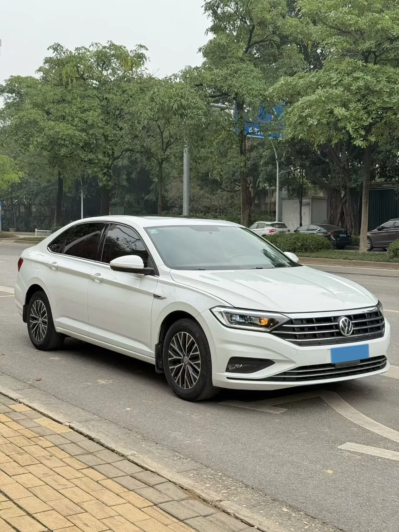 2020 VOLKSWAGEN SAGITAR thumbnail 3