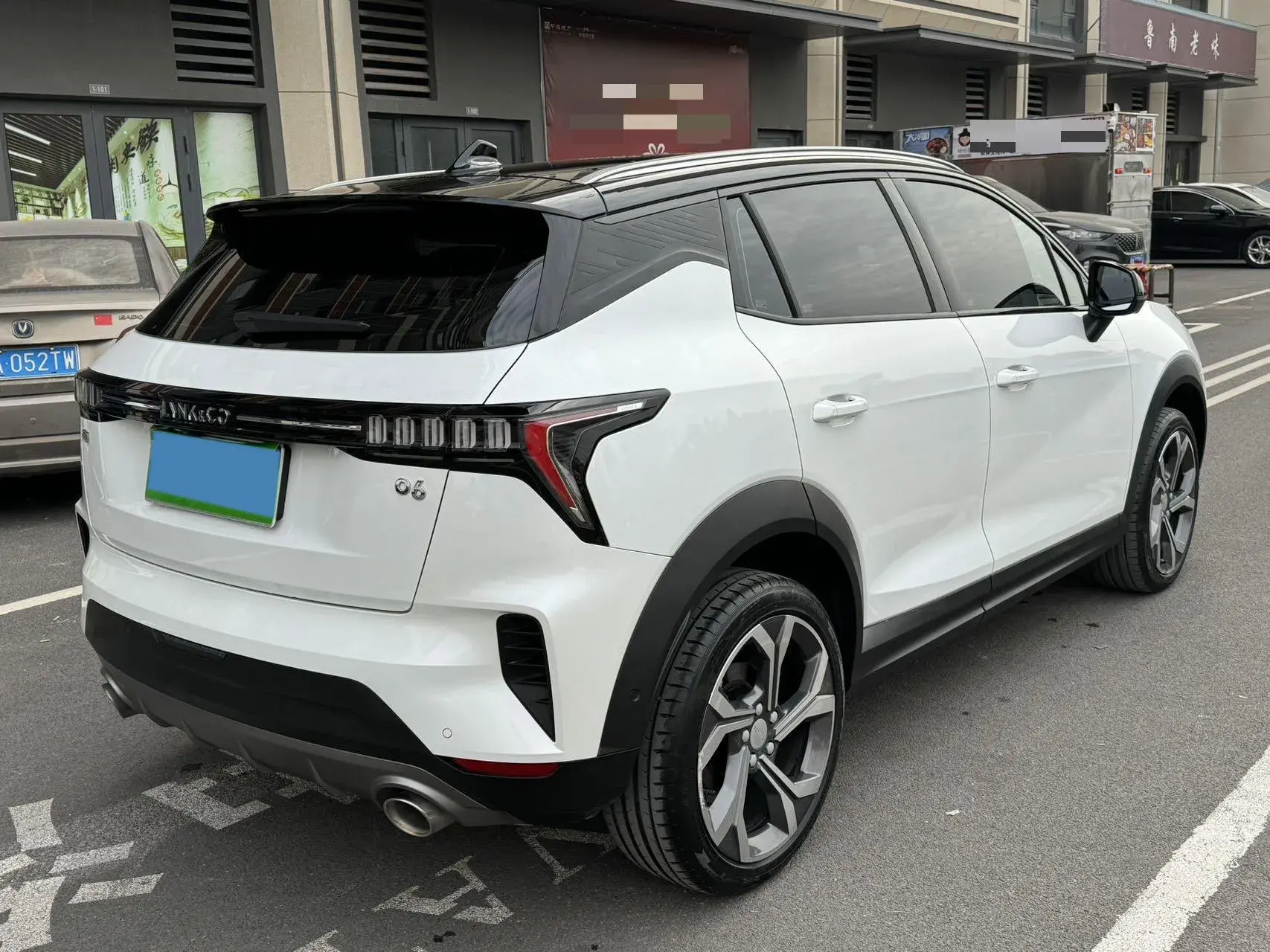 2023 LYNK&CO 06 thumbnail 3