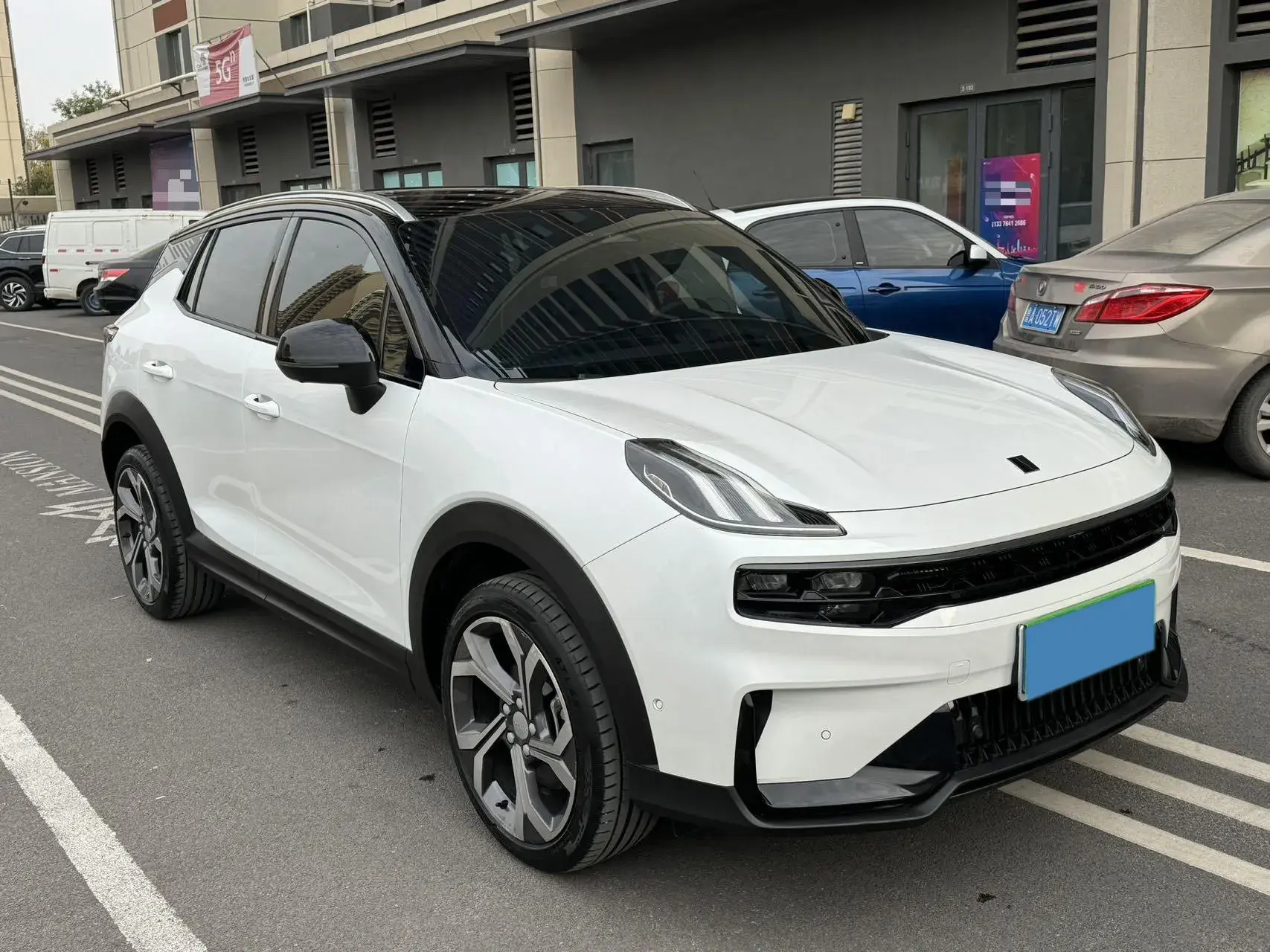 2023 LYNK&CO 06 thumbnail 2