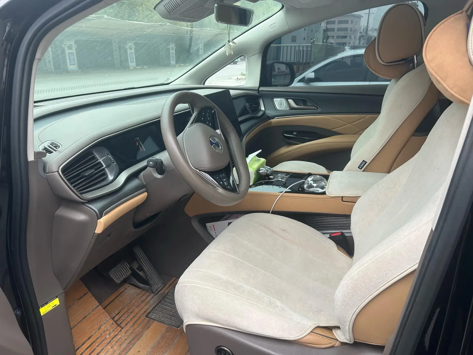 2024 DENZA D9 thumbnail 4