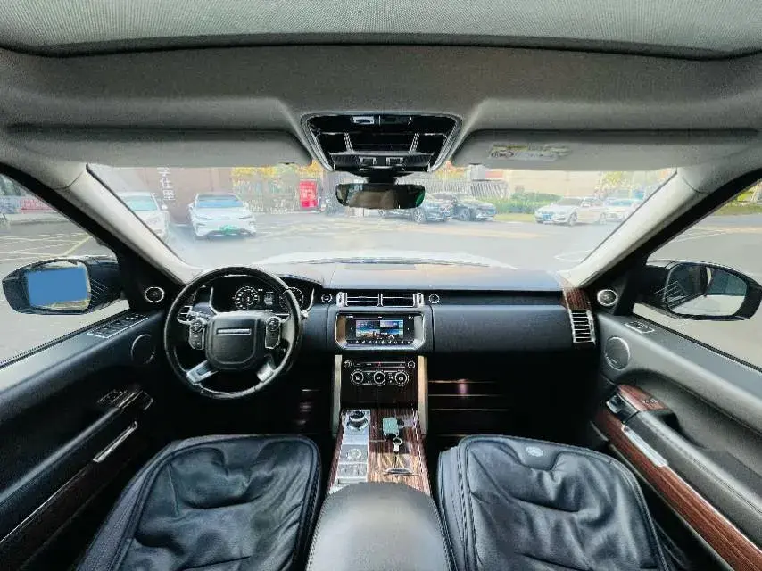 2017 LAND ROVER thumbnail 4