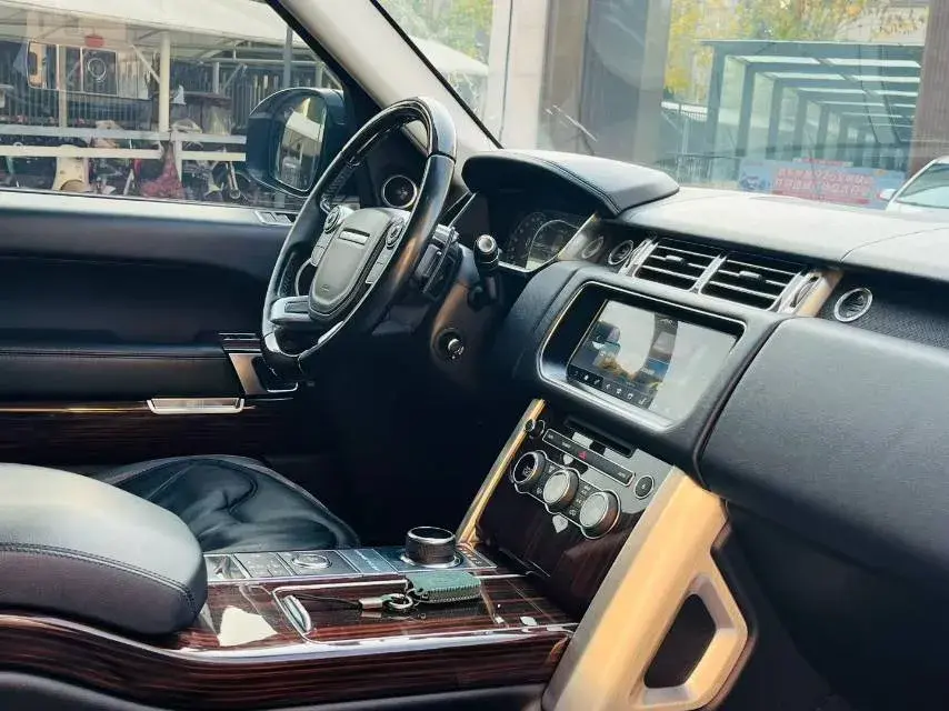 2017 LAND ROVER thumbnail 3