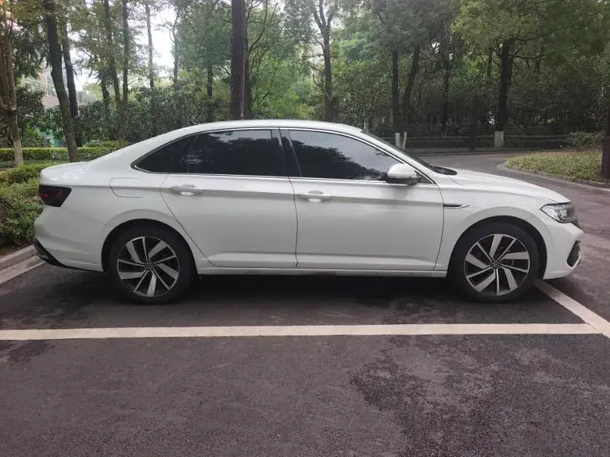 2023 VOLKSWAGEN SAGITAR thumbnail 3