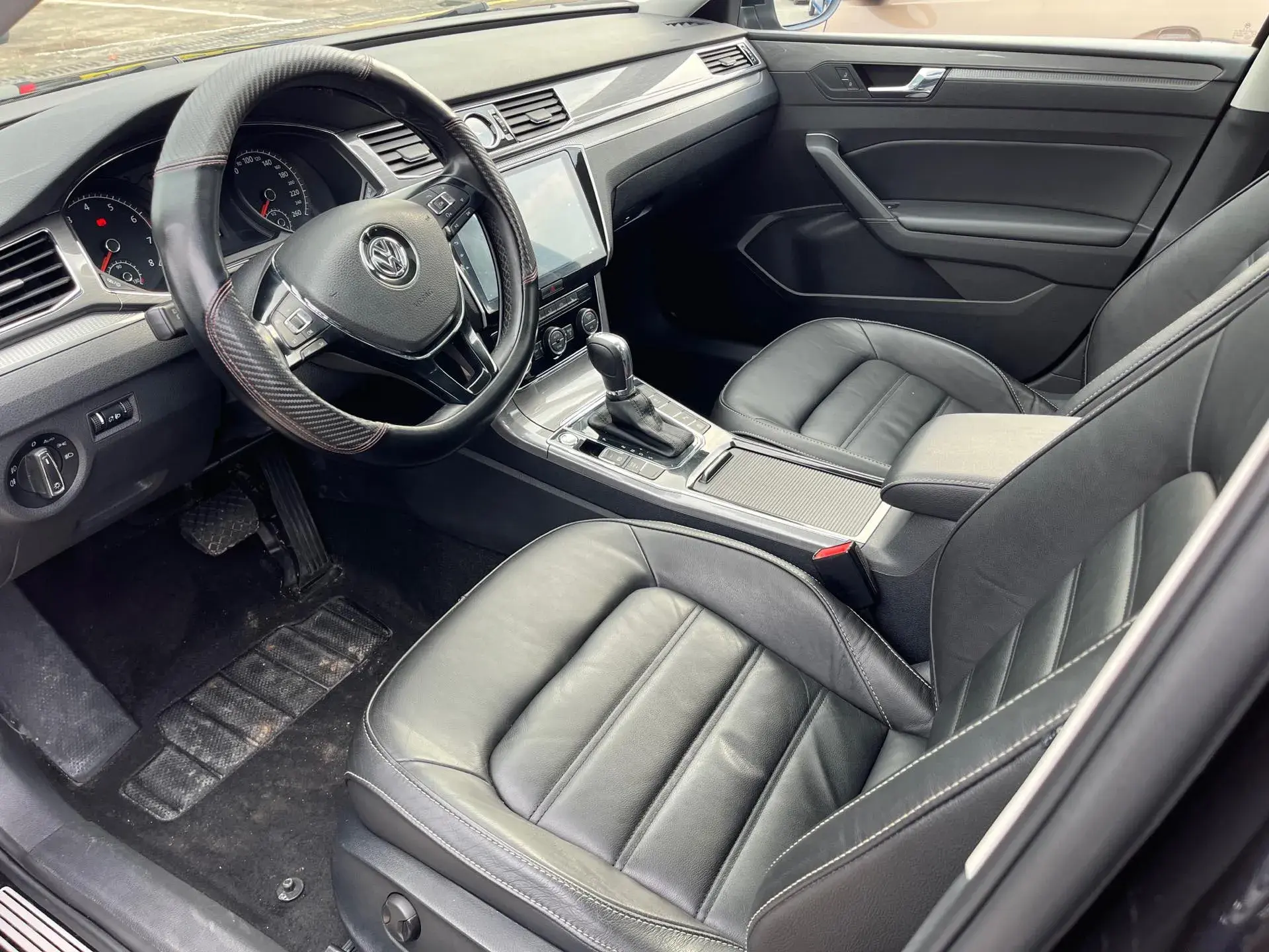 2017 VOLKSWAGEN PASSAT thumbnail 4