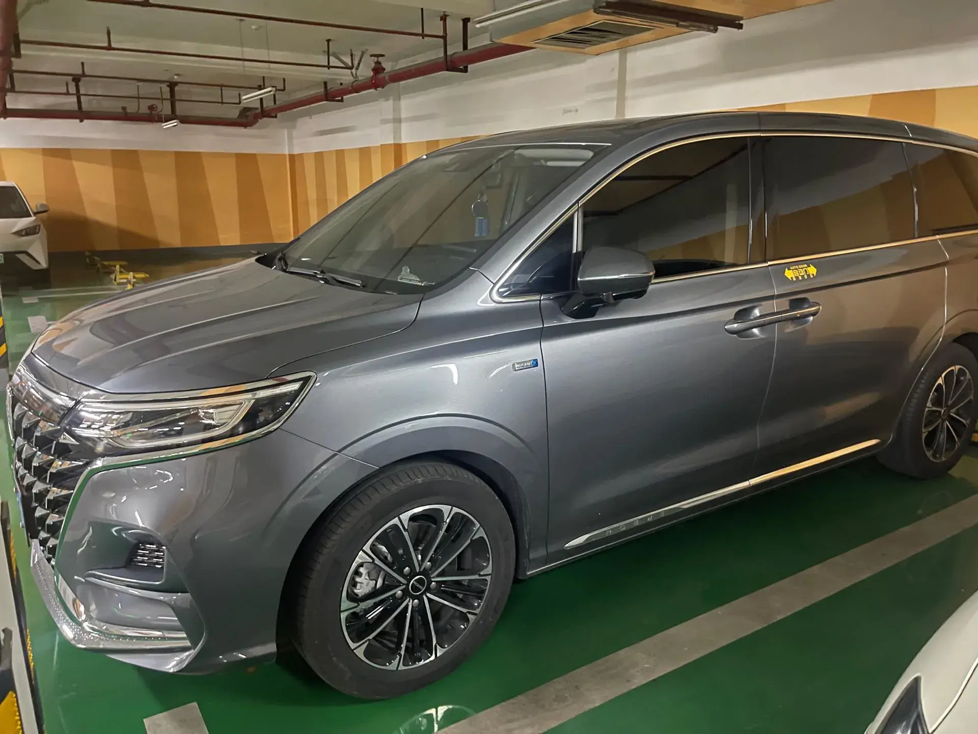 2021 ROEWE IMAX8 thumbnail 2