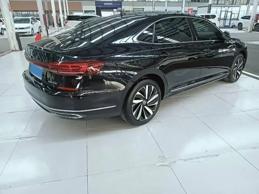 2024 VOLKSWAGEN PASSAT thumbnail 4