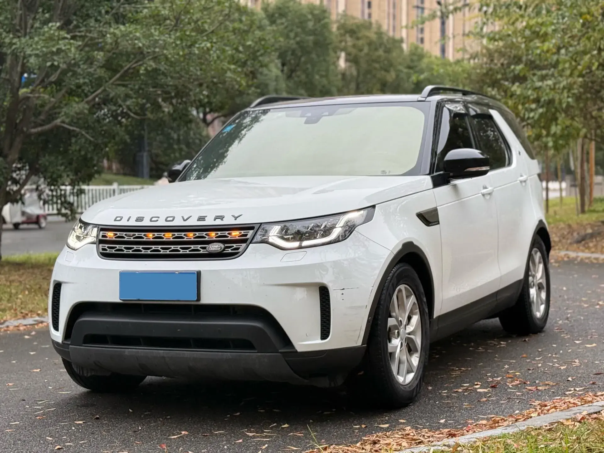 2020 LAND ROVER view 1