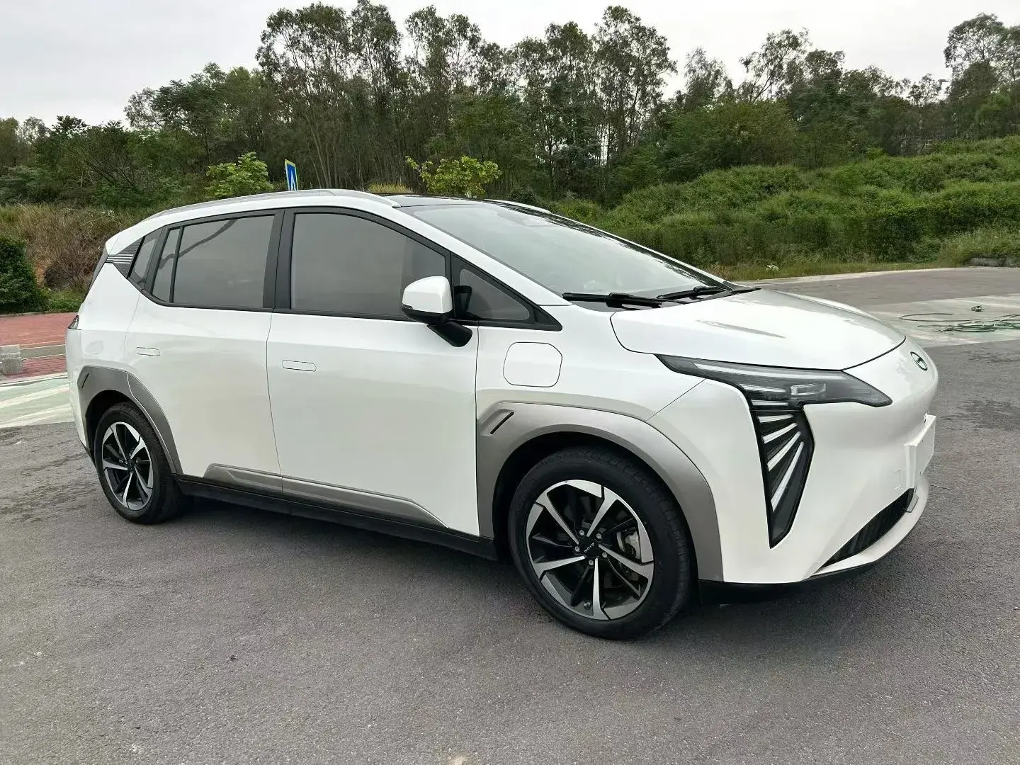 2023 AION Y thumbnail 2