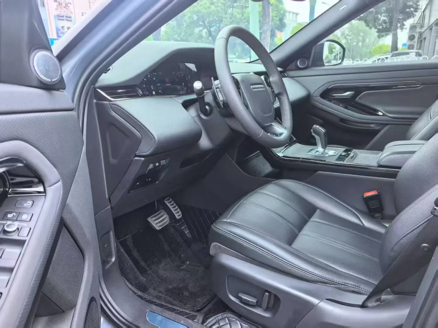 2021 LAND ROVER thumbnail 4