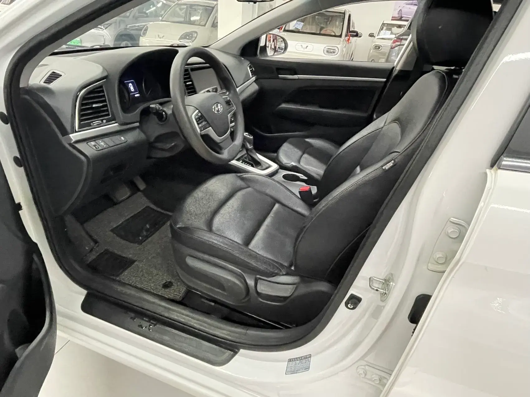 2016 HYUNDAI ELANTRA thumbnail 3