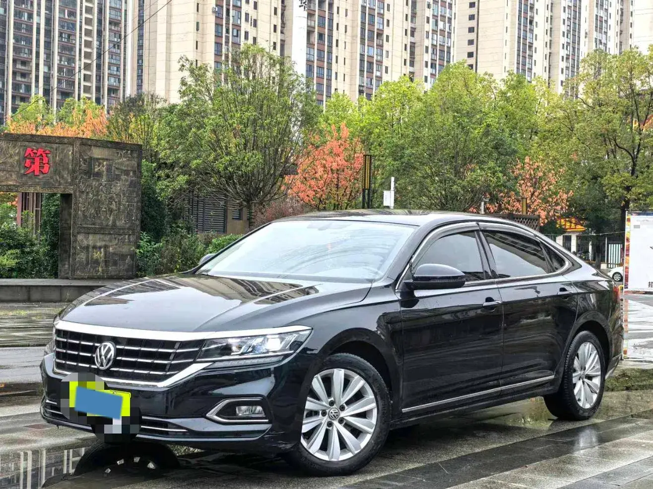 2019 VOLKSWAGEN PASSAT view 1