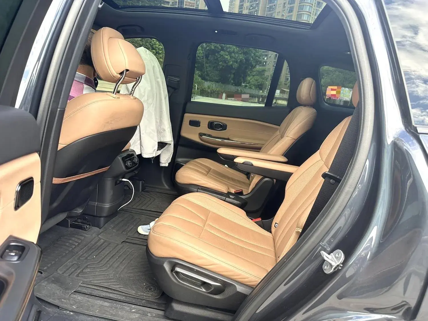 2020 NIO ES8 thumbnail 4